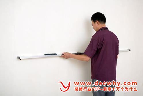 装修完工后在验收墙壁平整度