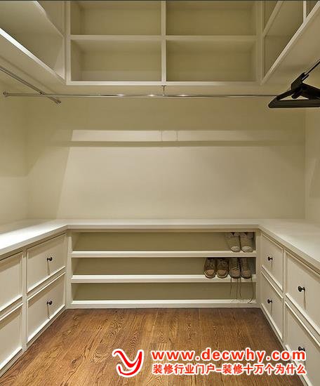 衣帽间里的储藏柜