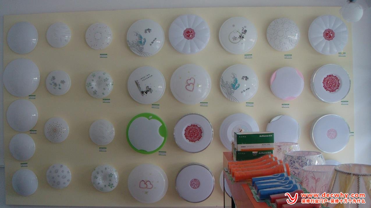 怎样在灯具店选择吸顶灯