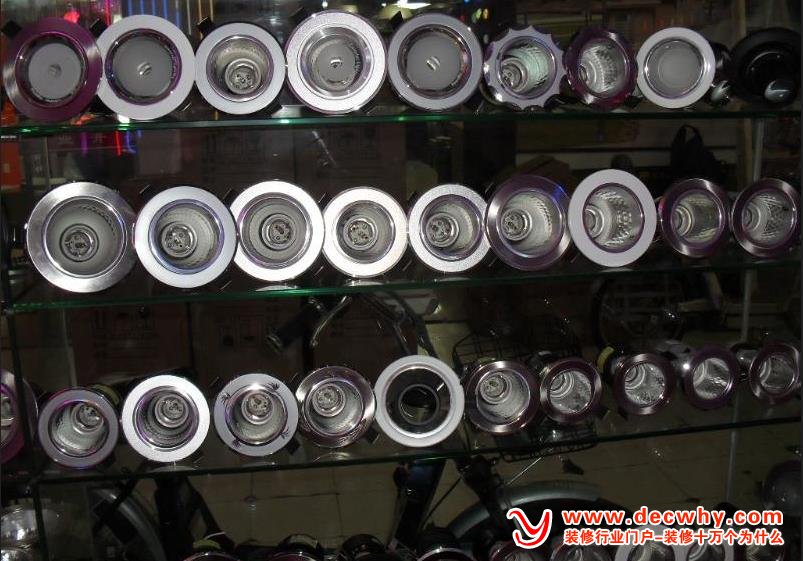 灯具店摆放的各种筒灯怎么挑选