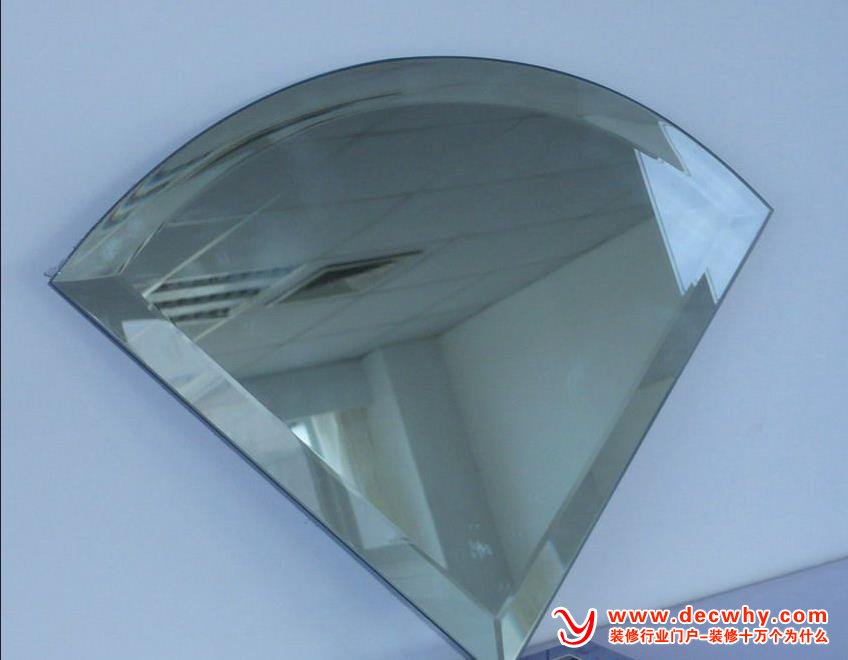 加工好的扇形镜面玻璃